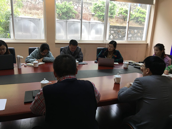 审计处王兵副处长主持会议并宣读《审计通知书》